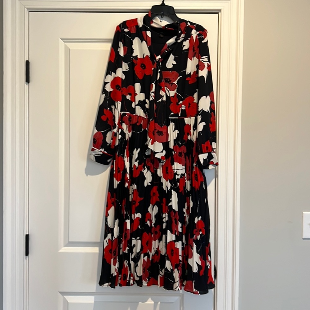 LIKE NEW! JCrew red/navy/white floral pleated dress - size 8